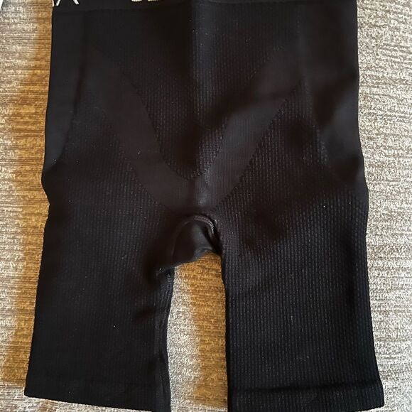 NWT IBICI Shape-wear High Waisted Black Shorts Sz S/ M Made in Italy - Picture 4 of 6